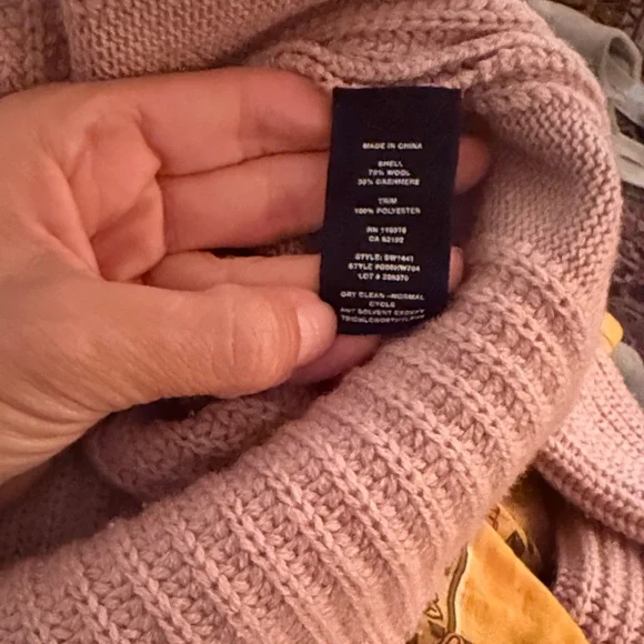 Helmut Lang Blush V-Neck Sweater. Size XL - Picture 9 of 10